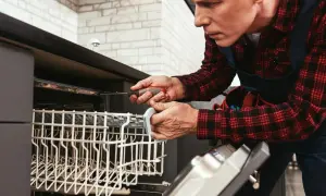 Jak zabezpieczyć blat nad zmywarką przed wilgocią i uszkodzeniami