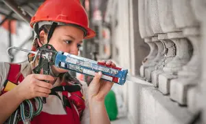 Jak włożyć tubę do pistoletu do silikonu - proste kroki i porady
