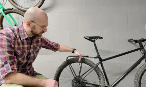 Jak zamontować bagażnik tylny do roweru bez problemów i stresu
