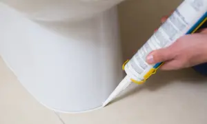 Jak długo schnie silikon sanitarny Soudal? Czas utwardzania i porady