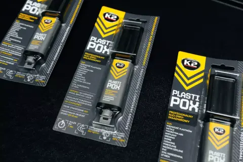 Super mocny klej montażowy K2 Plasti Pox w opakowaniach. Do plastiku, metalu, drewna i innych materiałów.