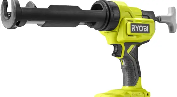 Żółto-czarny pistolet do silikonu Ryobi. Dowiedz się, jak odblokować pistolet do silikonu, by łatwo wymienić tubę.