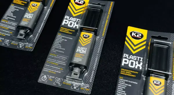 Super mocny klej montażowy K2 Plasti Pox w opakowaniach. Do plastiku, metalu, drewna i innych materiałów.